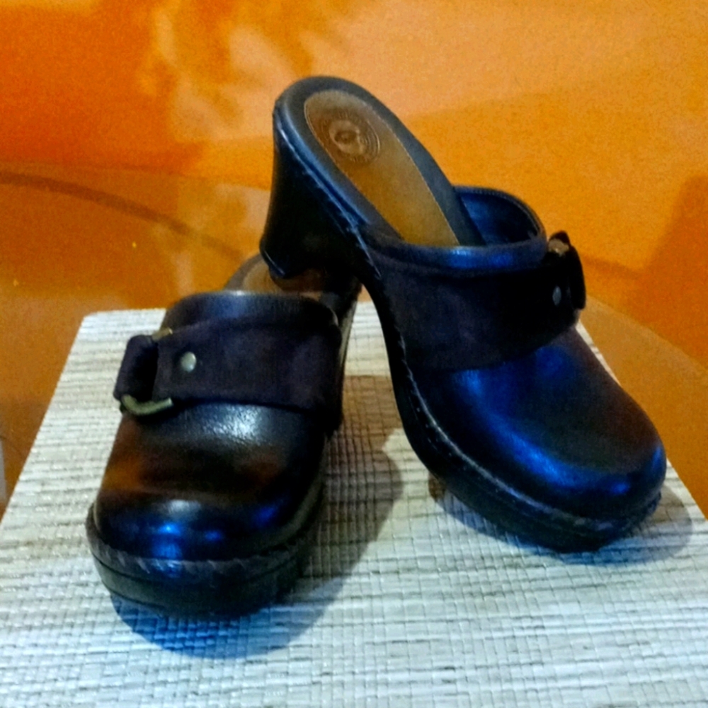 Clogs leather.